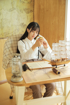他缓慢而有力的撞着在车里视频